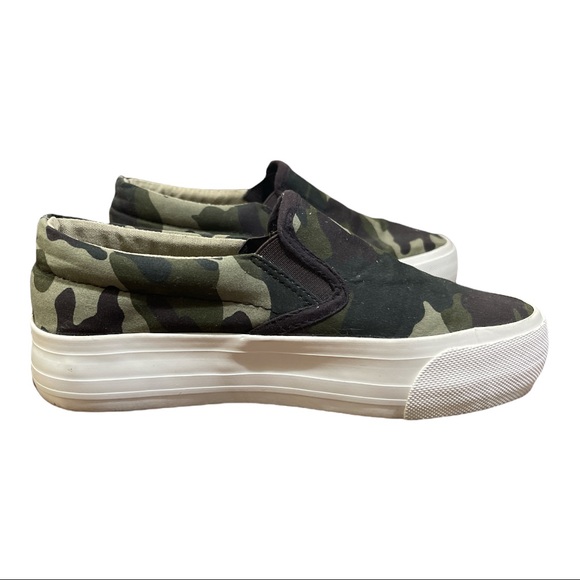 Women’s Restricted Platform Camouflage Slip On Sneakers - Picture 4 of 13